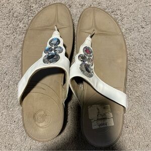 Fitflops size 10 White Beaded Women’s Sandals Flip Flops Preowned